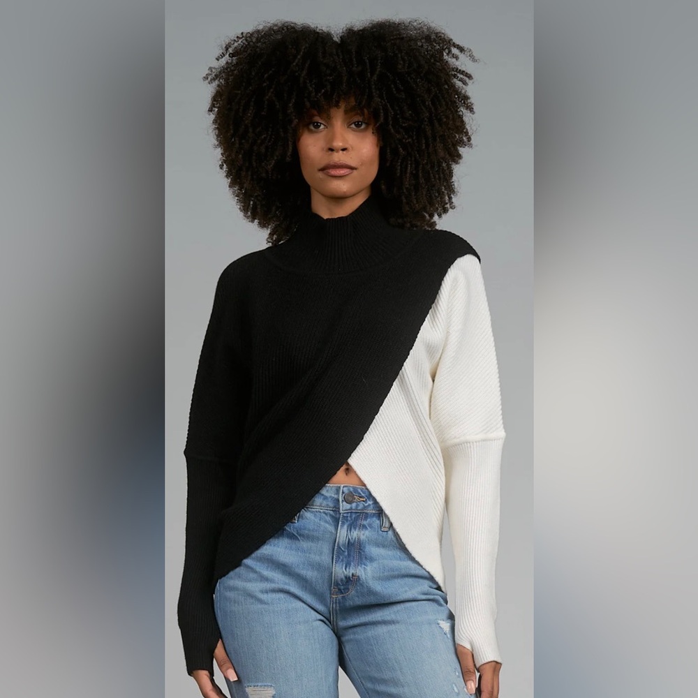 NWT Color-block Sweater in cream and black Size S
